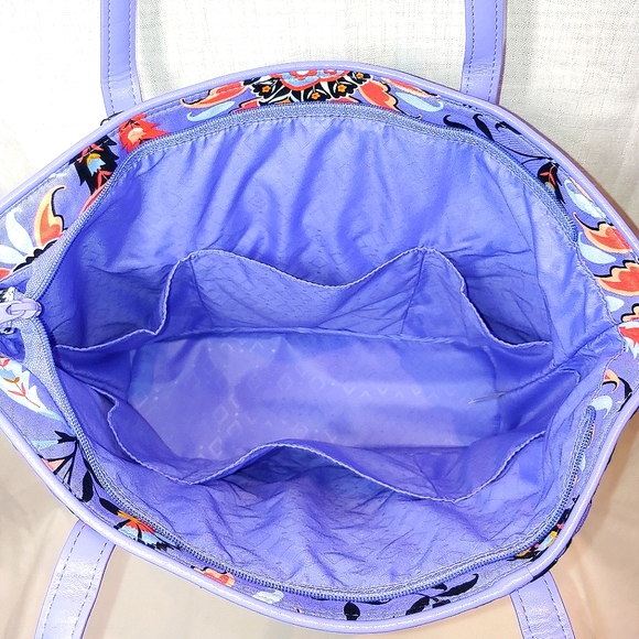 🎉HP🎉Vera Bradley Small trimmed tote in Mural Garden - Picture 3 of 6